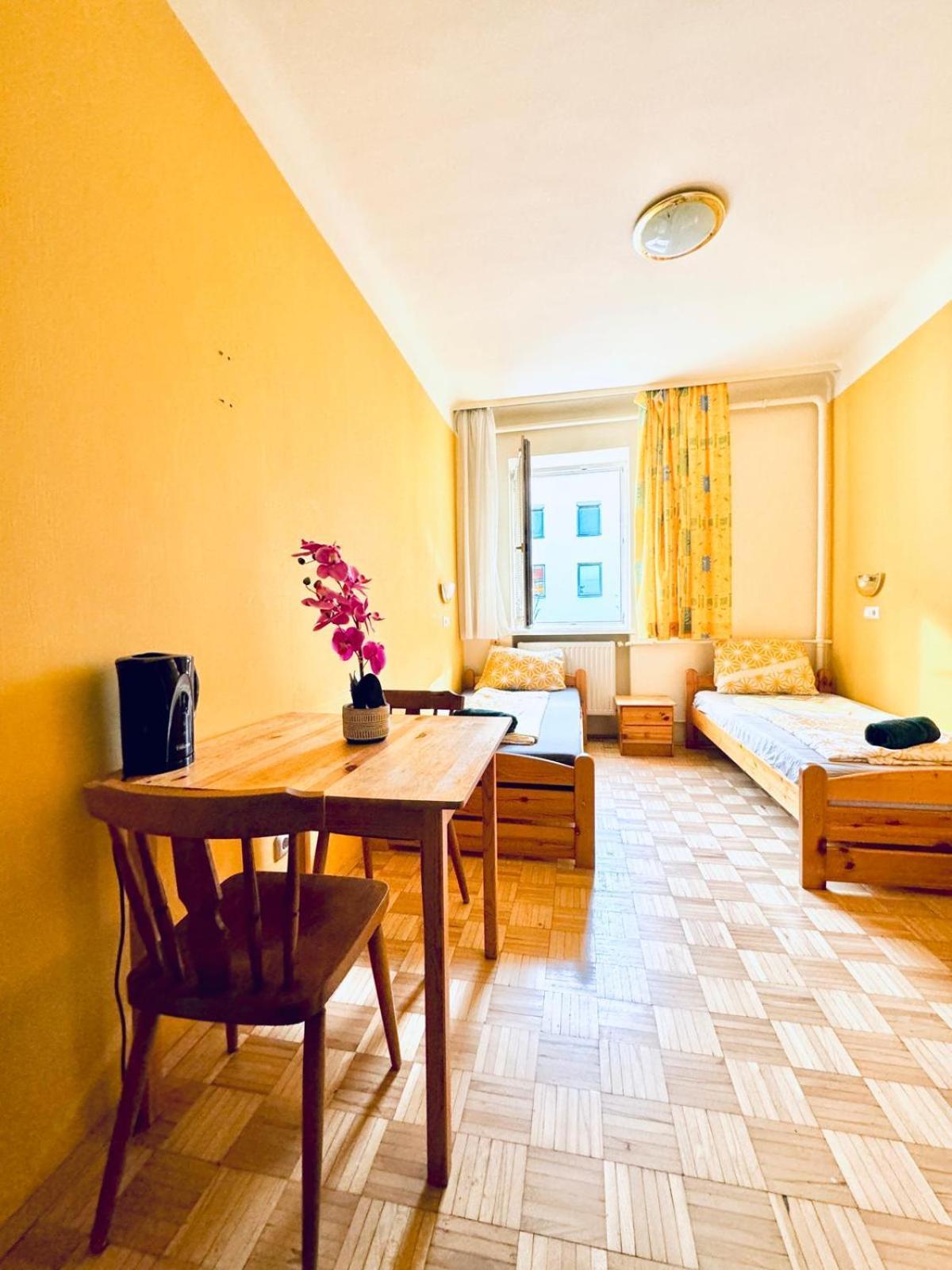 Affordable Central Rooms, 10-Min To Lugner City Wina Bagian luar foto