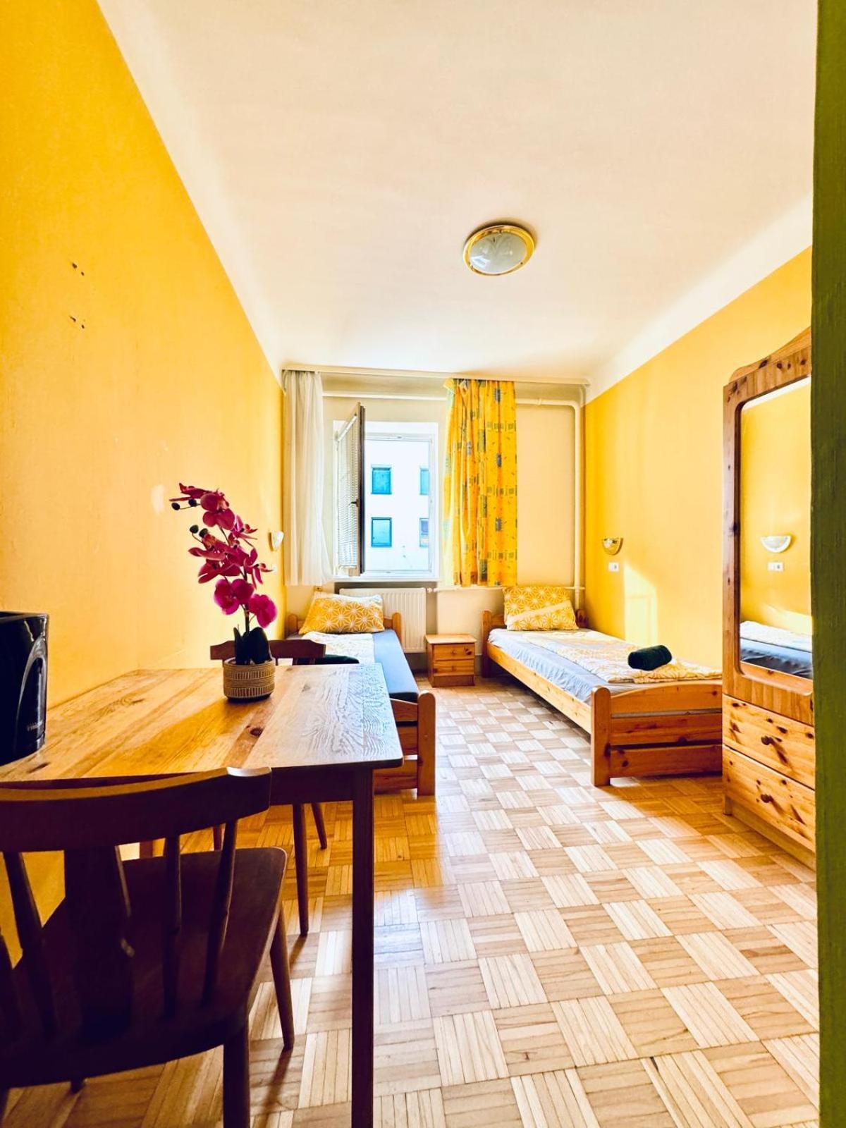 Affordable Central Rooms, 10-Min To Lugner City Wina Bagian luar foto