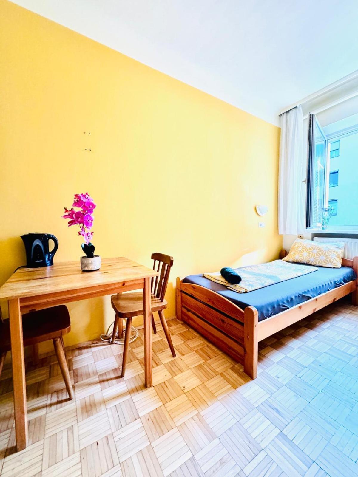 Affordable Central Rooms, 10-Min To Lugner City Wina Bagian luar foto